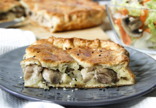 Сытный пирог с курицей и грибами