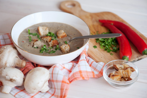 Крем-суп из шампиньонов на кокосовом молоке с чесночными гренками